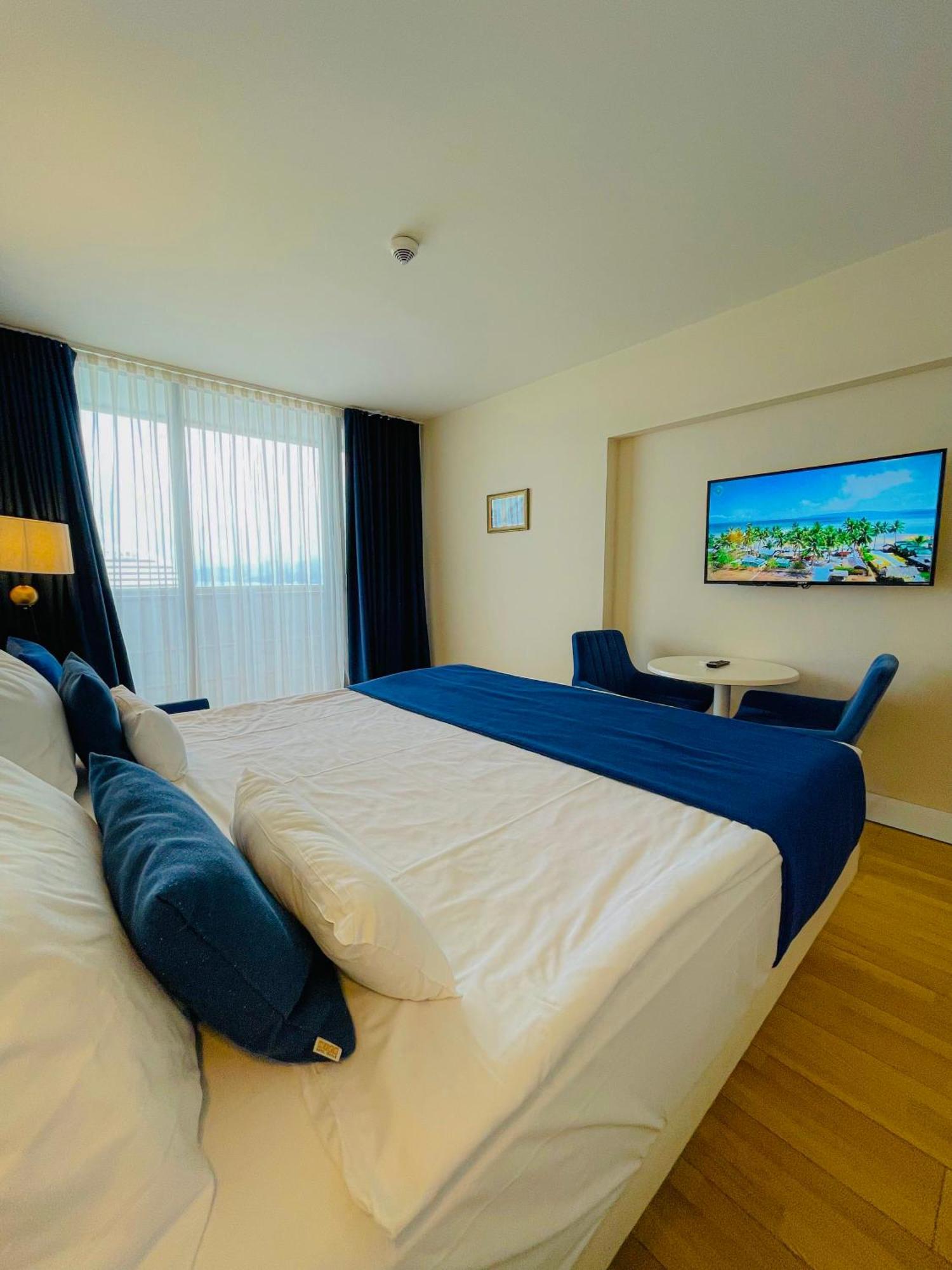 Luxury Batumi Hotel Exterior foto