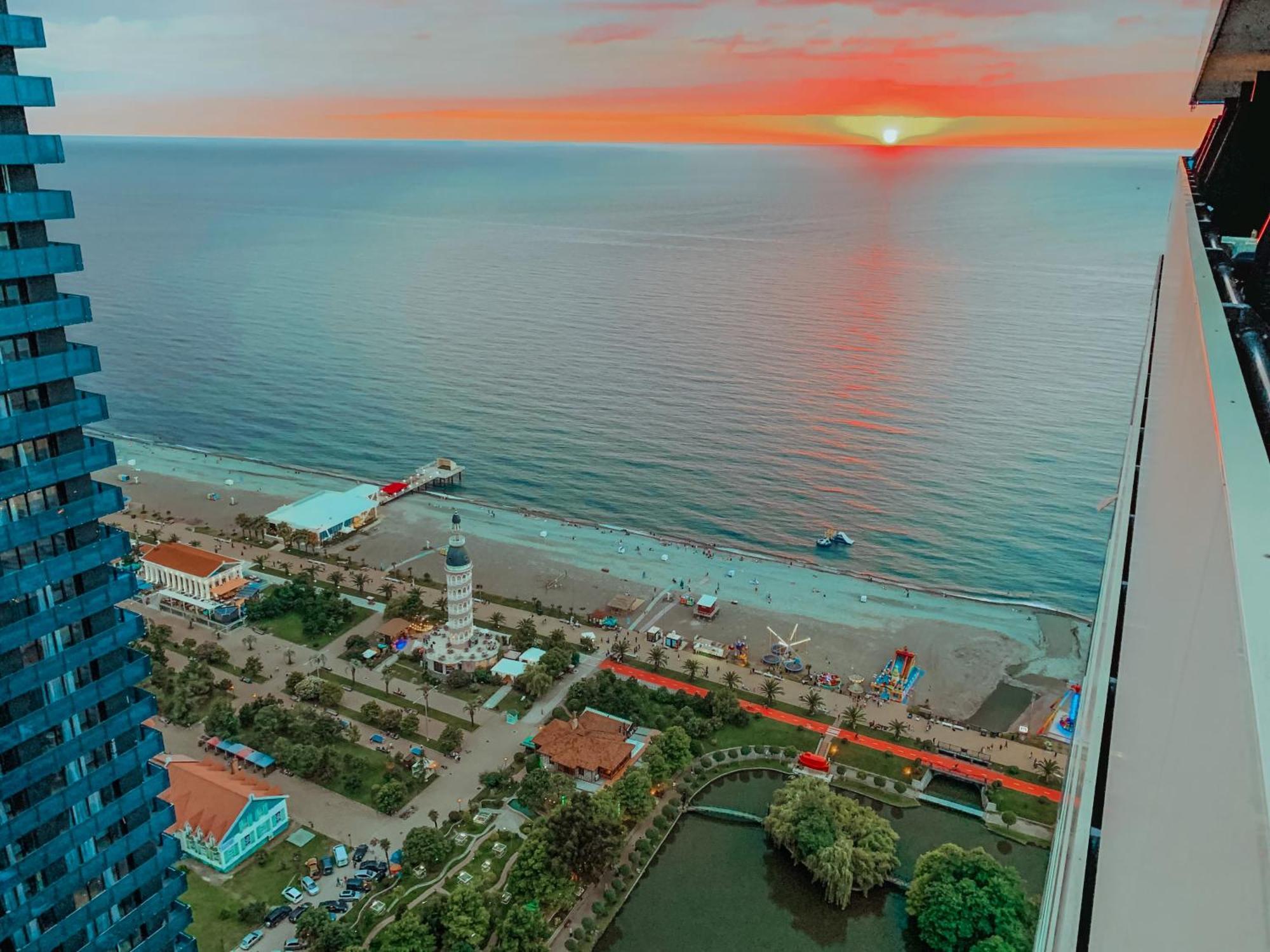 Luxury Batumi Hotel Exterior foto